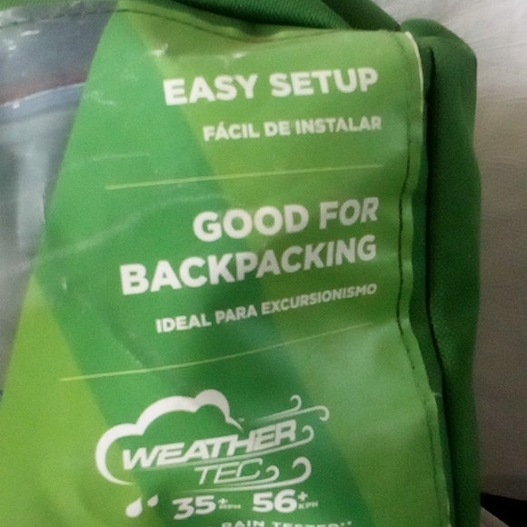 Coleman 4 person tent new Sundome: 9 x 7 feet 5' high - Picture 4 of 13